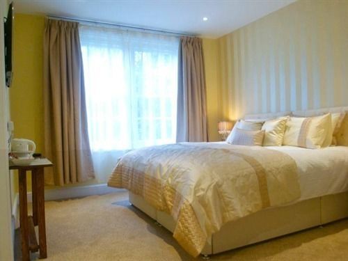 Hotel The Crown At Broad Hinton Extérieur photo